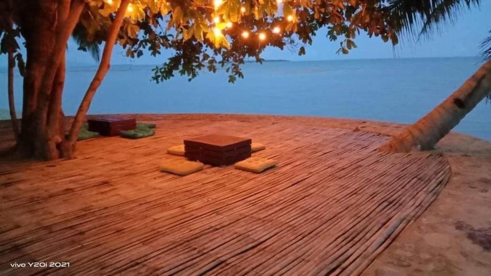 Mecaja Beach House Roxas  エクステリア 写真