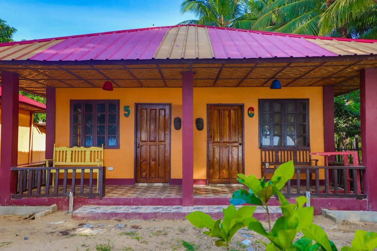 Mecaja Beach House Roxas  エクステリア 写真
